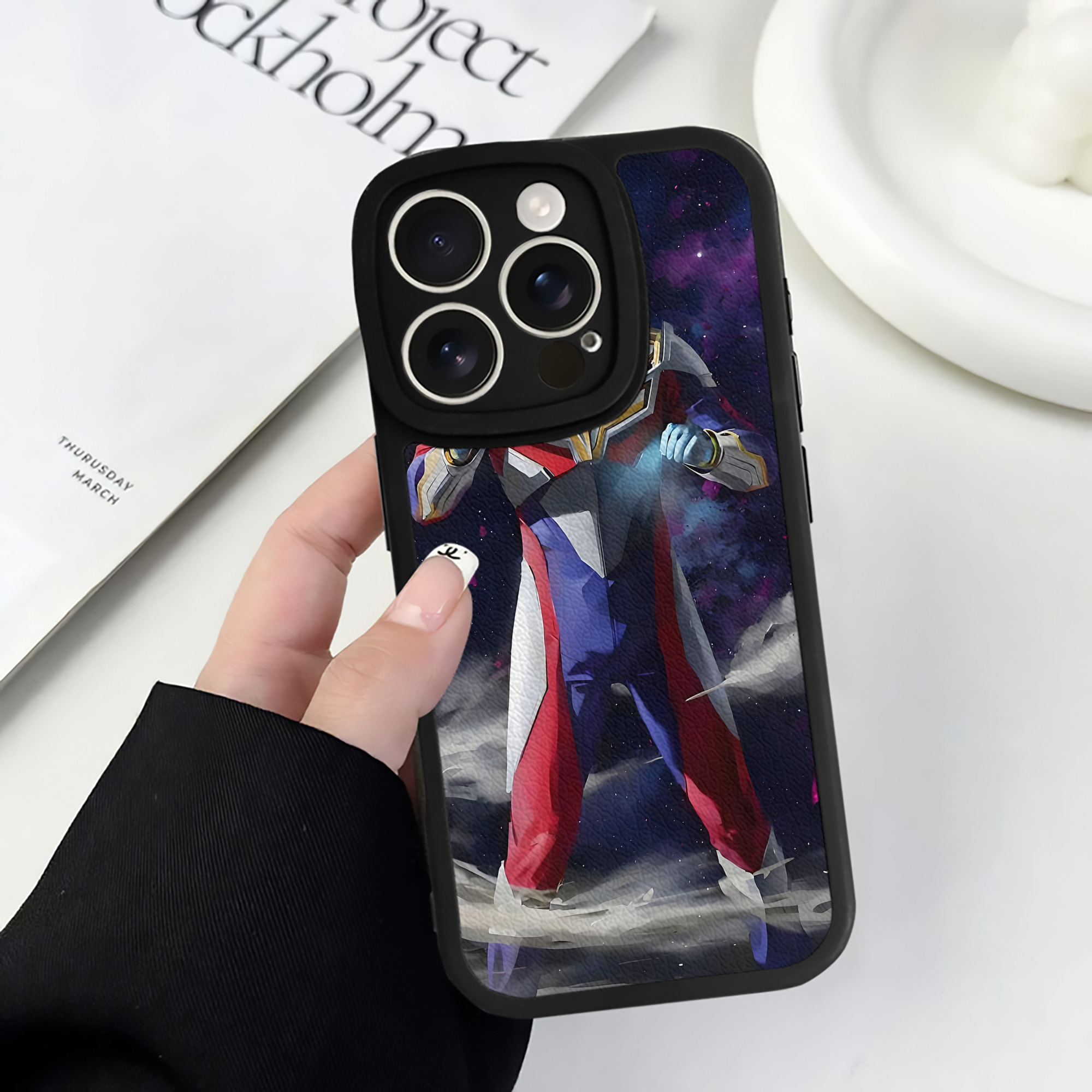 （画像用） ウルトラマン Ultraman 【iPhone 16シリーズ対応】シリコンスマホケース（レザー調） 材質：シリコン